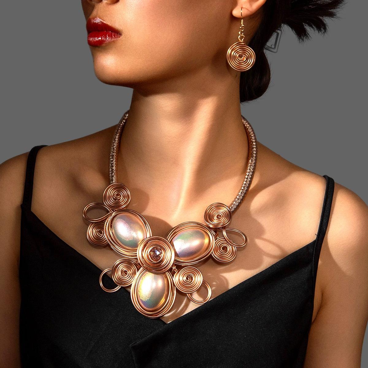 

Модные украшения для женщин оранжевый