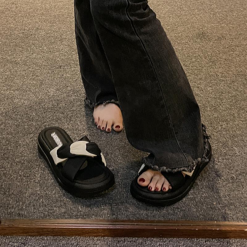 

Wear a word drag women s summer 2025 new fashion versatile thick bottom non-slip comfortable niche high-end cool slippers 40 белый