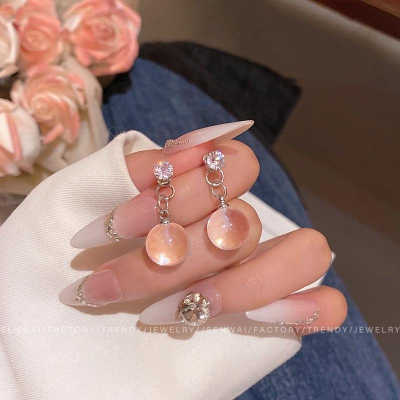 Korean Micro-inlaid Zircon Stud Earrings for Women, Elegant, Exquisite, Niche, Fashionable and Versatile Earrings, Light Luxury and High-end Earrings.