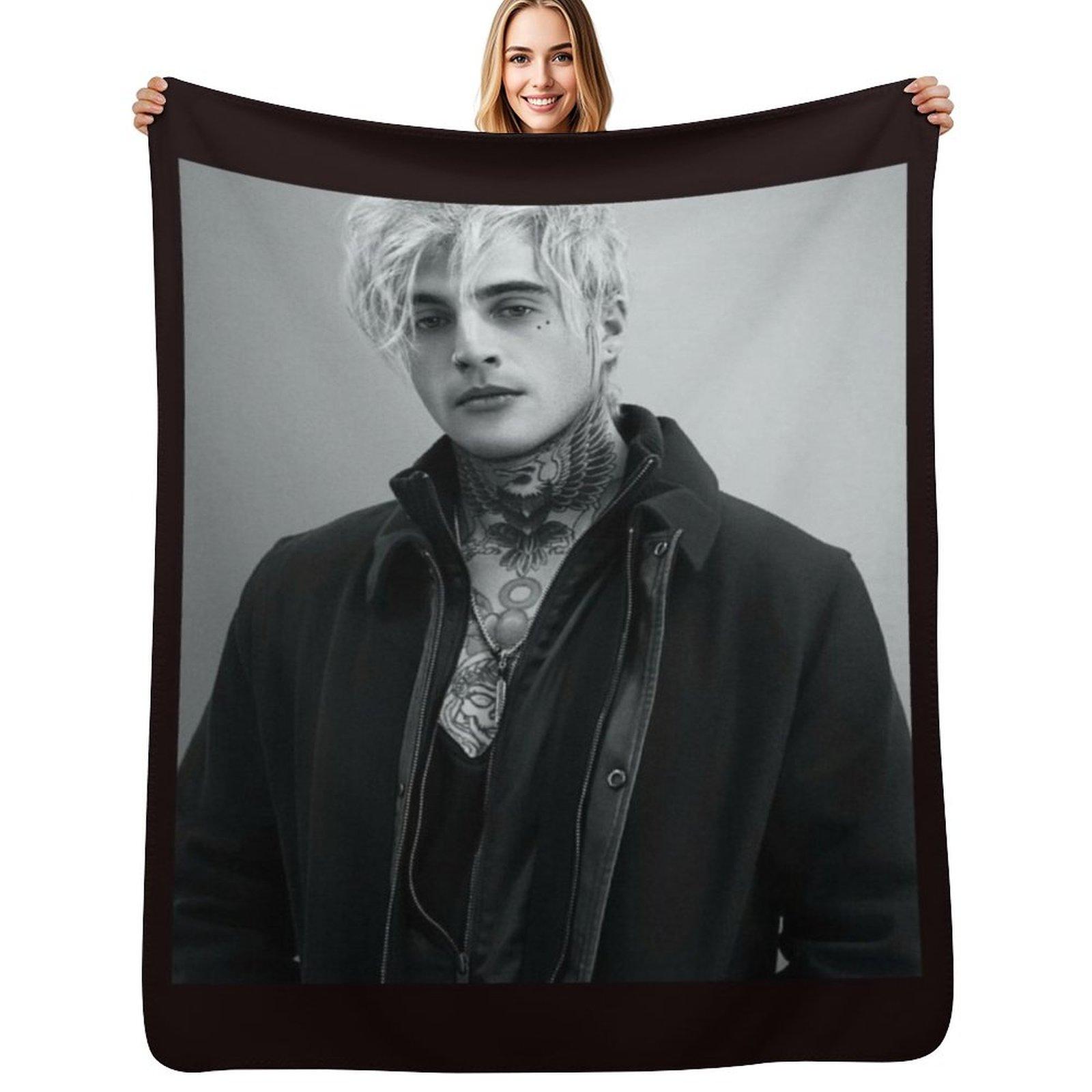 Highly Suspicious Throw Blanket Flannel Fleece Soft Warm Throw Blanket Size: 75*100cm, Weight: 230 GSM