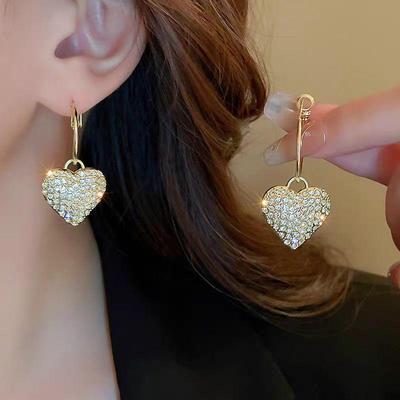 2024 Trendy Heart-Shaped Luxury Rhinestone Stud Earrings: Elegant and Versatile Accessory