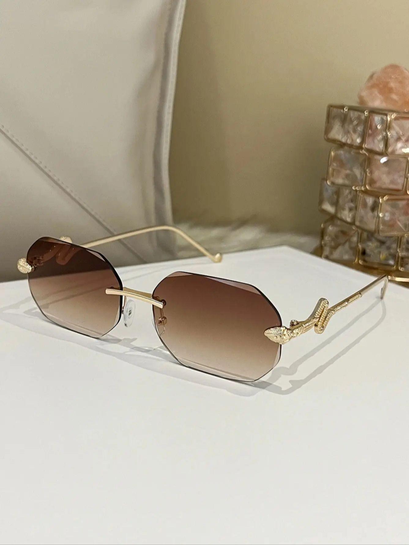 

Fashionable Frameless Glasses European Simplicity Style with Personalized Decoration on Eyeglass Legs for Street Photography