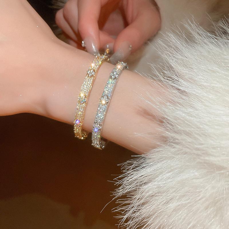 Korean Zircon Flower Bracelet: Elegant & Simple Versatile Bangle for Women
