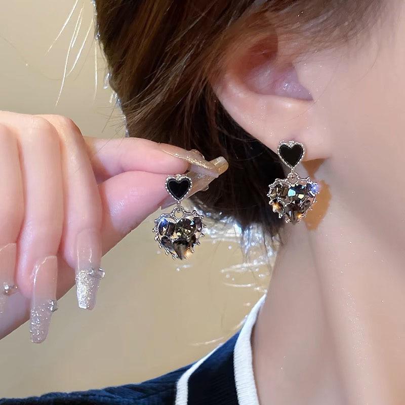 Koreanischer Stil Nicht-Piercing Ohrclip mit langem Quaste, Perlmutt Schmetterlings Design für Damen - High-End, Coole Mode.