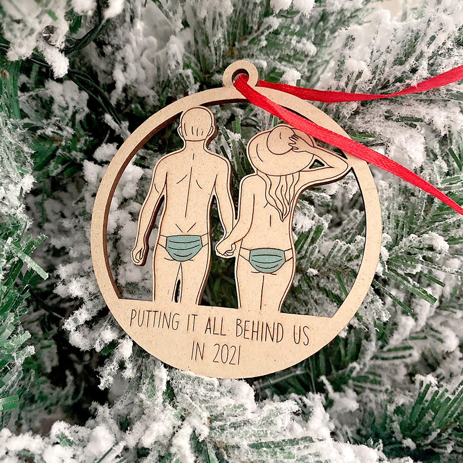 

Рождественское украшение 2021 года, украшение маски, все осталось позади | Подарок на память, 2021 год, деревянный орнамент от Hodge Mill One Size
