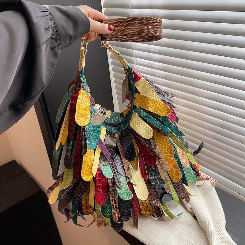 Niche design large-capacity underarm shoulder bag female personality Indian style fringed commuter messenger bag