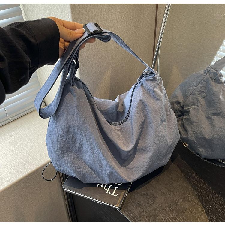 Simple Solid Color Nylon Crossbody Bag Pleated Drawstring Design Cloud Bag Lightweight and Versatile Commuter Shoulder Dumpling Bag