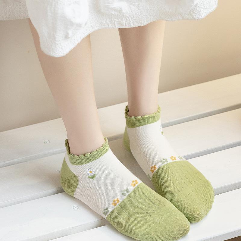 Ladies Summer Thin Simple and Comfortable with Sweet Small Fresh Light Mouth Green Socks
