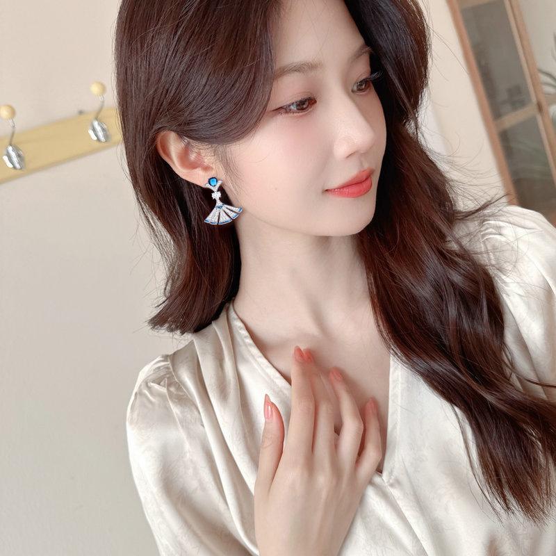Women's Light Luxury Design Elegant Fan-Shaped Earrings Zircon Fashion Versatile Niche Design Sense Long Earrings