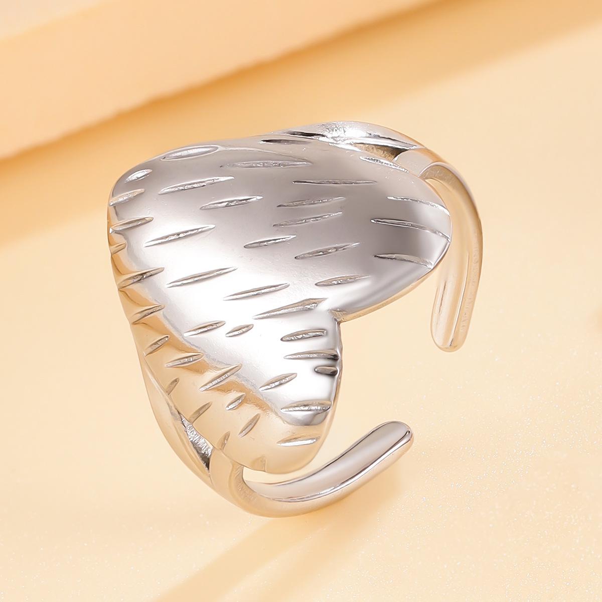 18K Gold Heart Textured Stainless Steel Ring with Vacuum Plating