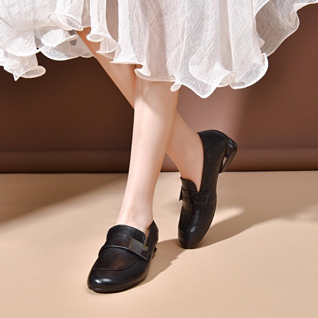 

Temperament high heels women s 2024 spring new round head square buckle mother shoes British style height loafers women s leather shoes 35 чёрный