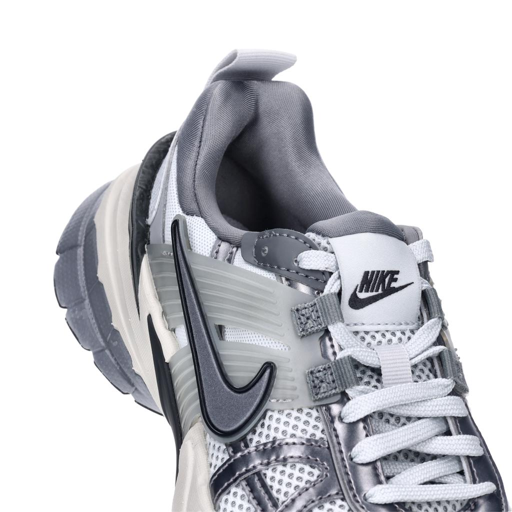 Nike V2K Run Pure Platinum Wolf Grey Damen Sneakers Cool-Grey Metallic-Cool-Grey FD0736-003