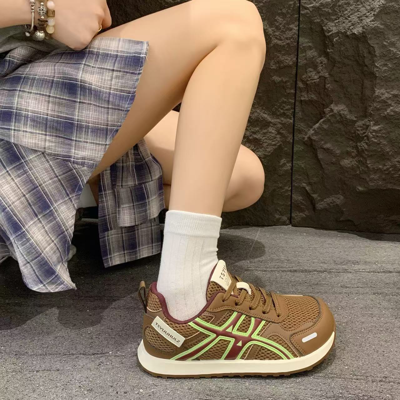 

thick-soled contrasting color splicing German training shoes women s 2025 new retro versatile mesh outdoor mountaineering Forrest Gump shoes 40 коричневый