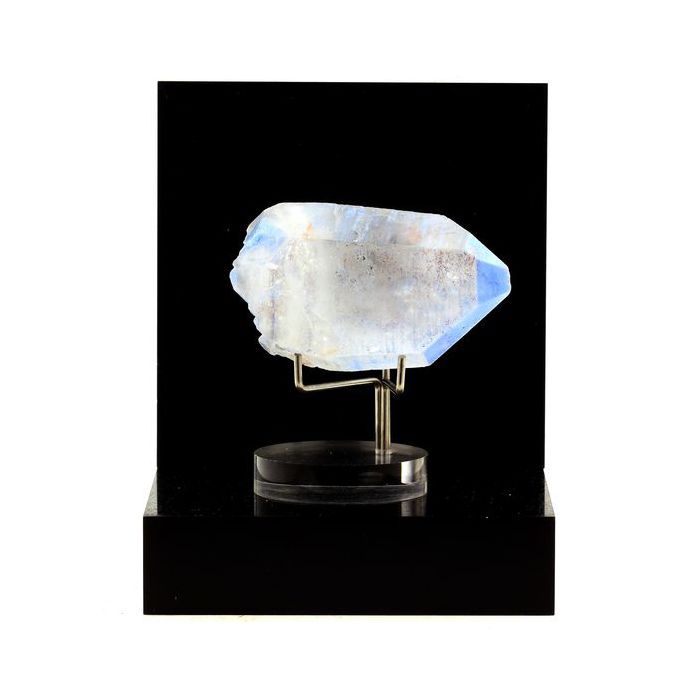 Pierres et Minéraux. Quartz + Dumortierite. 284.5 ct. Vaca Morta quarry, Bahia, Brésil.