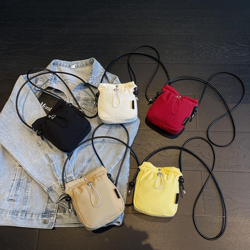 Stylish and simple small cloth bag women's 2025 new trendy ins walking mobile phone bag Japanese lightweight shoulder messenger bag