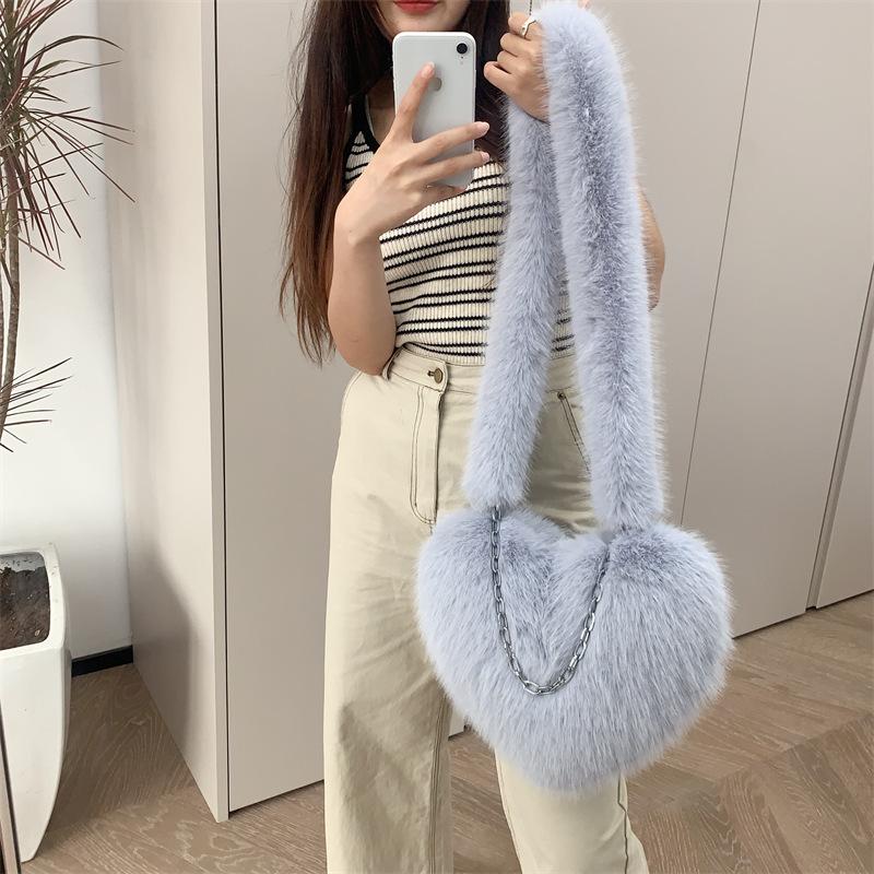 Women Winter Faux Fur Heart Shoulder Bag Soft Plush Chain Crossbody Purse Warm Fluffy Clutch Handbag