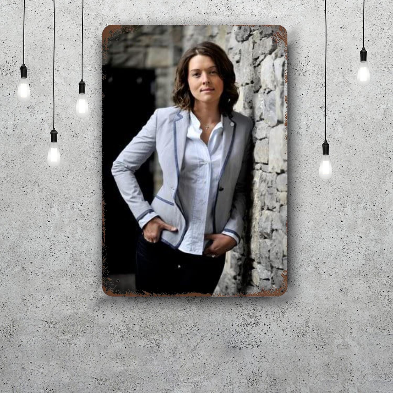 

Brandi Carlile Vintage Metal Tin Signs Posters Decor Retro Metal Plaque Wall Art Decor for Garage Bar 20x30cm（7.8x11.8inch）