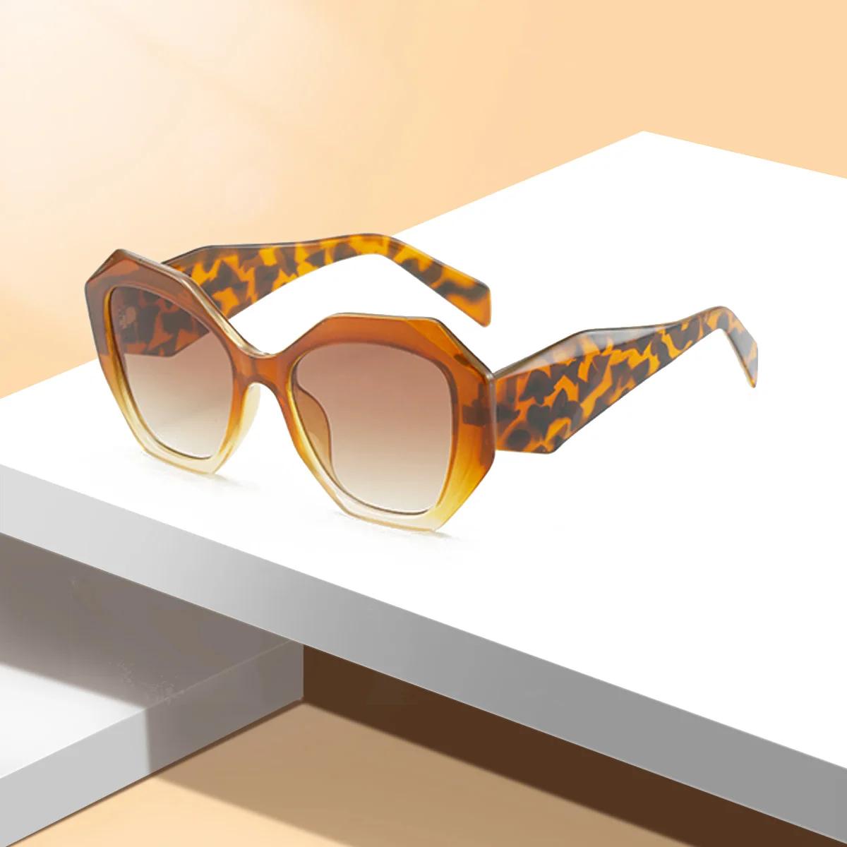 High Quality Ladies  Geometric Shaped Glasses Colored Lenses Dual Beam Angular Large Size Stylish Decorative Glasses