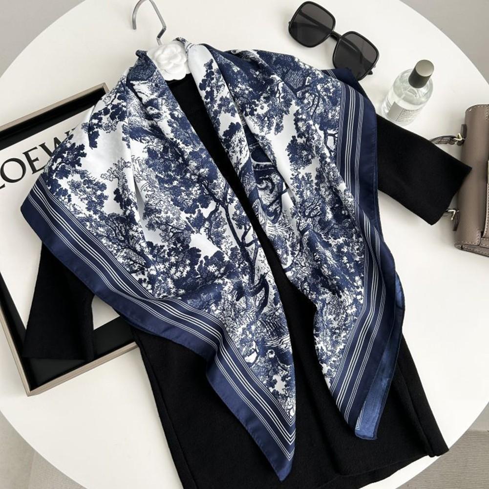 

Шовковий шарф з розкішним принтом без еластичності 90cm королівський синій колір