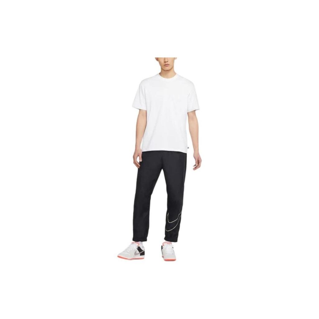 Nike Men's White Solid Loose-Fit Skateboarding Crew Neck T-Shirt
