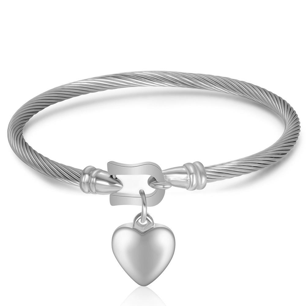 Trendy European Heart Horseshoe Bracelet: Personalized 14MM Titanium Steel Gift for Women