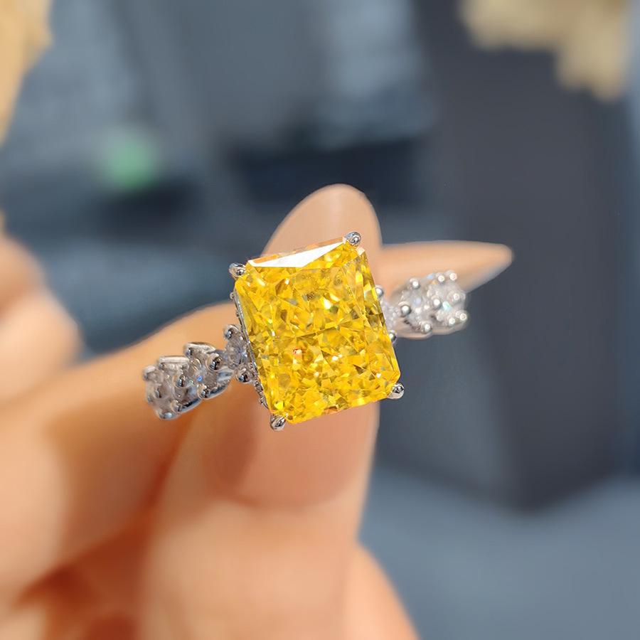 

Роскошное кольцо с драгоценными камнями огранки «принцесса» розового и гусиного желтого цвета с бриллиантами высокой чистоты Adjustable Size