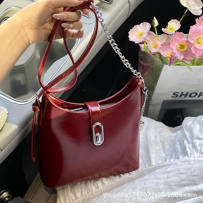 Underarm Bag Women's 2025 New Fashion Niche Design Commuter Bag Is Popular This Year, Shoulder Messenger Bag