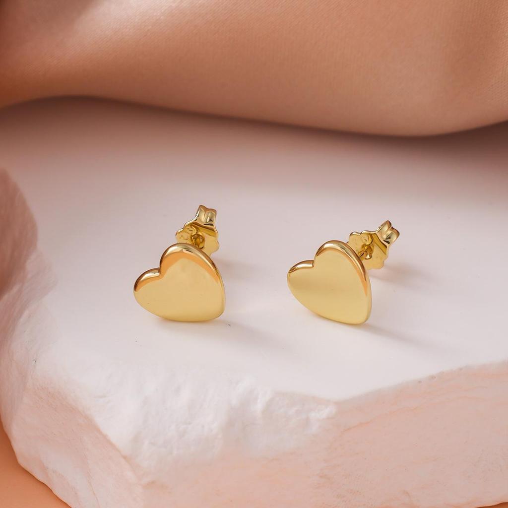 European Heart Earrings for Women: S925 Sterling Silver, Simple High-End Design, Versatile Ear Jewelry.