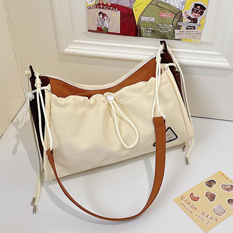 

Japanese color matching messenger bag women s new fashion casual versatile shoulder bag lightweight student going out satchel tide