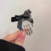 Gothic Skull Hand Hair Clip Zinc Alloy Duckbill Clip Bow Accent Unisex Halloween Hair Accessory Dark Fashion Barrettes Hair Gripper