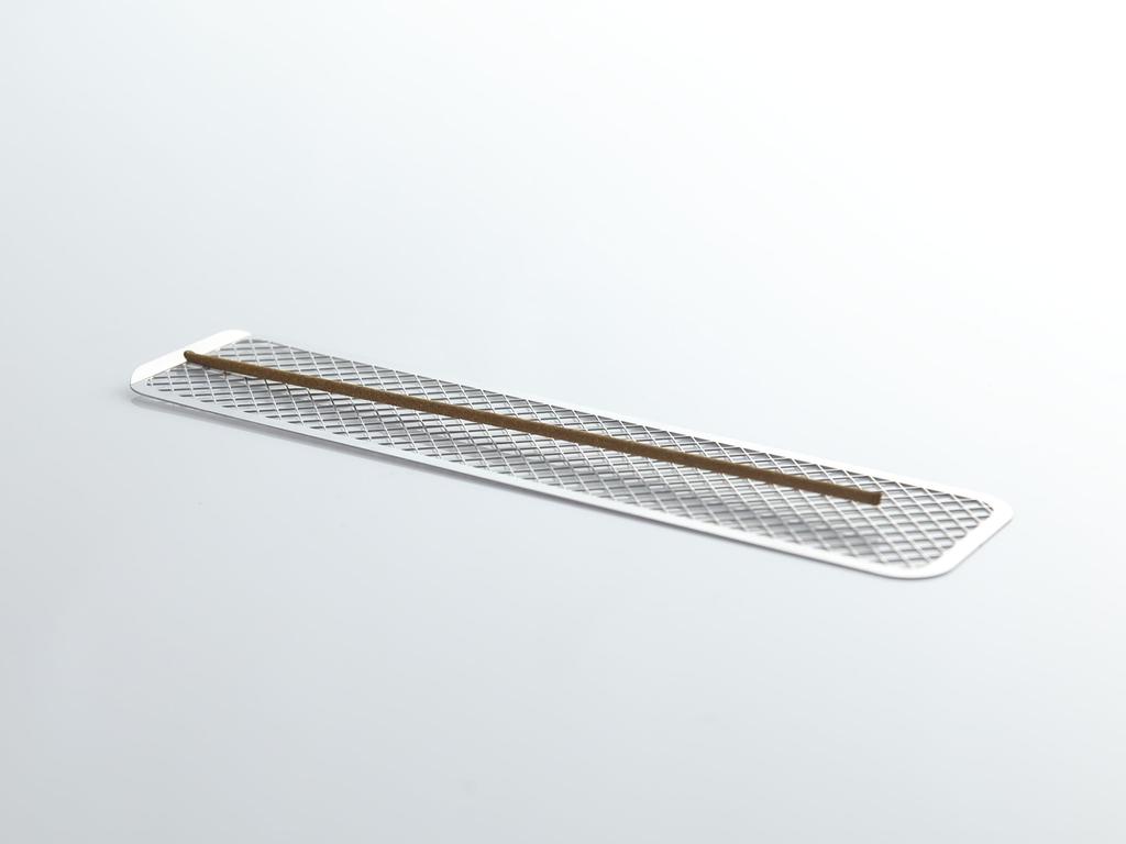 This stylishly designed incense holder can be placed horizontally, creating a soothing incense burner. It's also a safe and secure ceramic product.