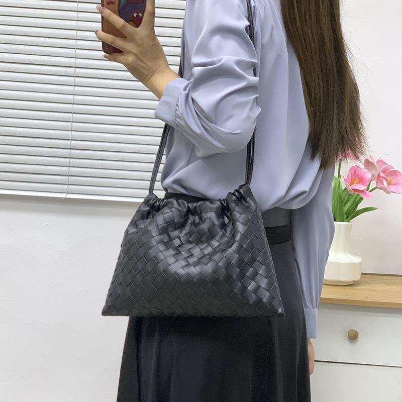 2024 Women's Woven Dumpling Crossbody Bag - Trendy Niche Design, Cloud Single Shoulder Bag
