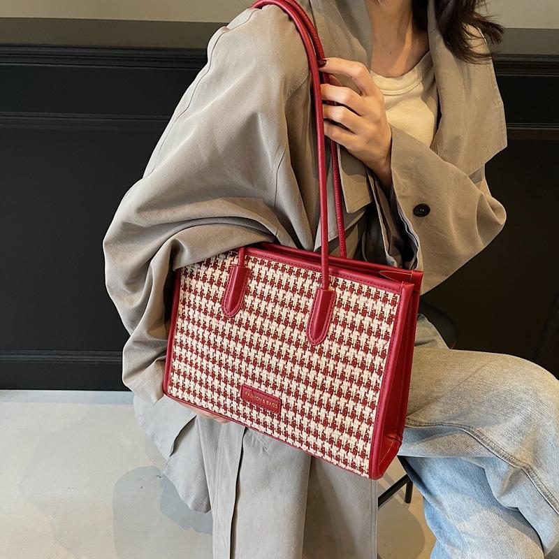 Red Tote Bag Women's New Fashionable and Versatile Commuter Shoulder Bag Bride Love Wedding Bag