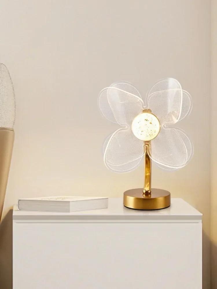 Table Lamp Retro Gold Acrylic Butterfly LED Desk Lamp Hotel Villa Art Decor LED Table Light Living Room Bedside LED Night Lights