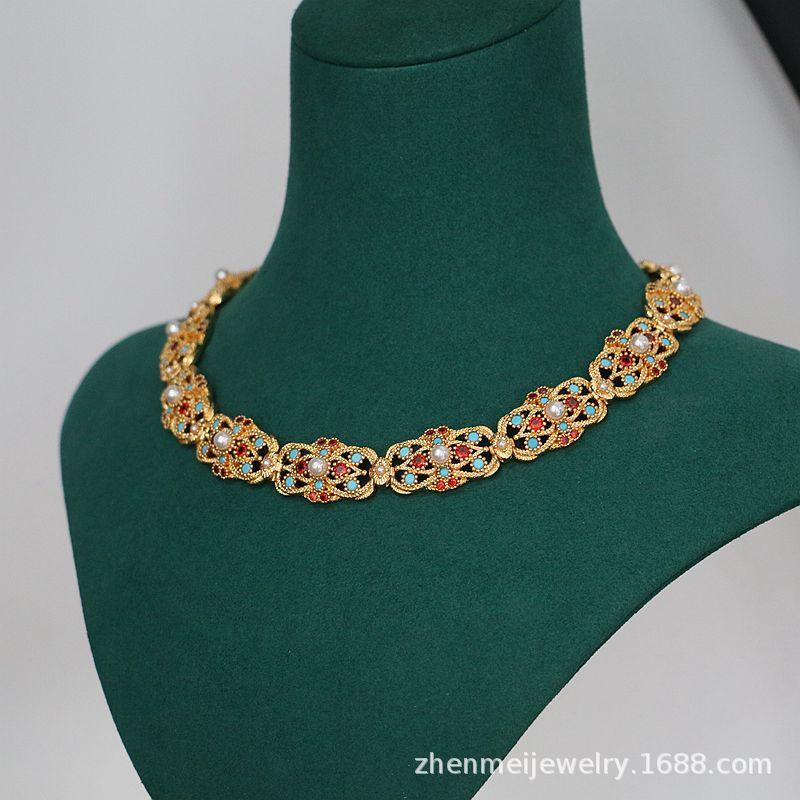 Древнее золотое латунное ожерелье с ручной резьбой и цветными драгоценными камнями
