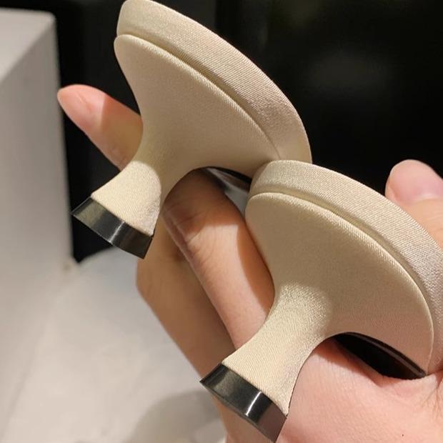 Grape Mother of the Same Style, Minimalist Temperament Silk Word with High Heels Kitten and Leather Cool Slippers Women's Summer Style