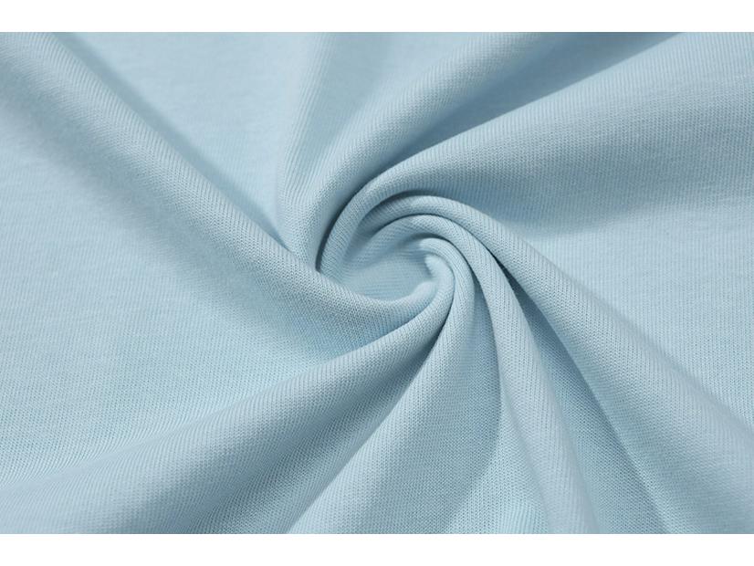 Bavlněné tričko s klasickým kulatým výstřihem v jednobarevném provedení Stone Island s nášivkou