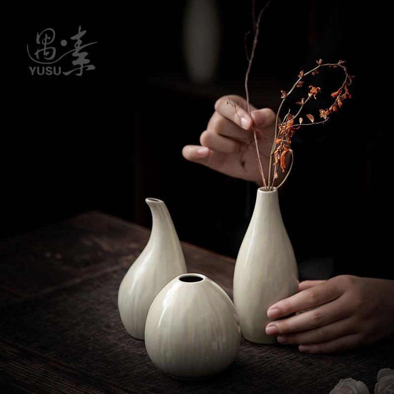 Chinese Retro Ceramic Small Vase - Stylish Decorative Vase for Dry or Hydroponic Flowers