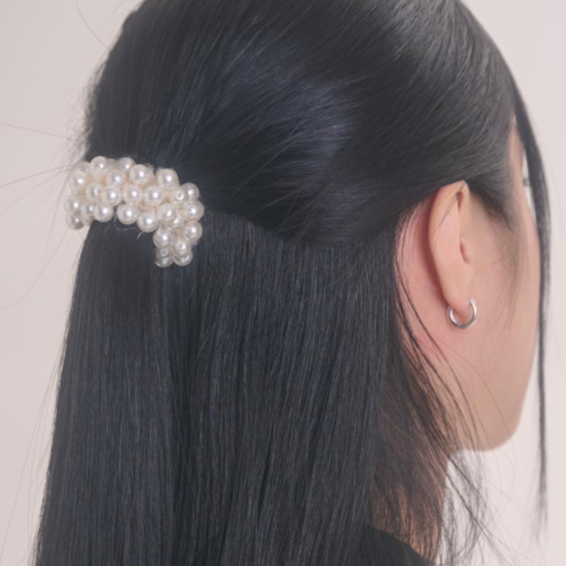POSTLUDE PEARL SCRUNCHIE (WHITE)