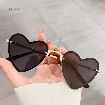 Sexy Heart Women Sunglasses Fashion Metal Frame Gradient Shades Uv400 Trending Sun Glasses Female Ocean Color Eyewear