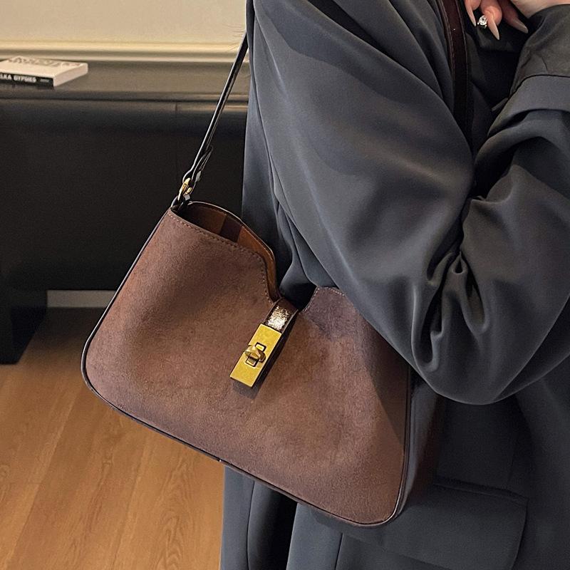 Underarm Bag Women's 2025 New Messenger Bag High Sense Popular Casual Versatile Shoulder Bag Autumn and Winter Baguette Bag