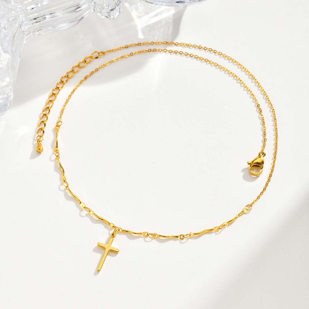 Collier pendentif croix en acier inoxydable minimaliste, Collier chaîne ondulée plaquée or anti-décoloration, Bijou exquis pour femmes