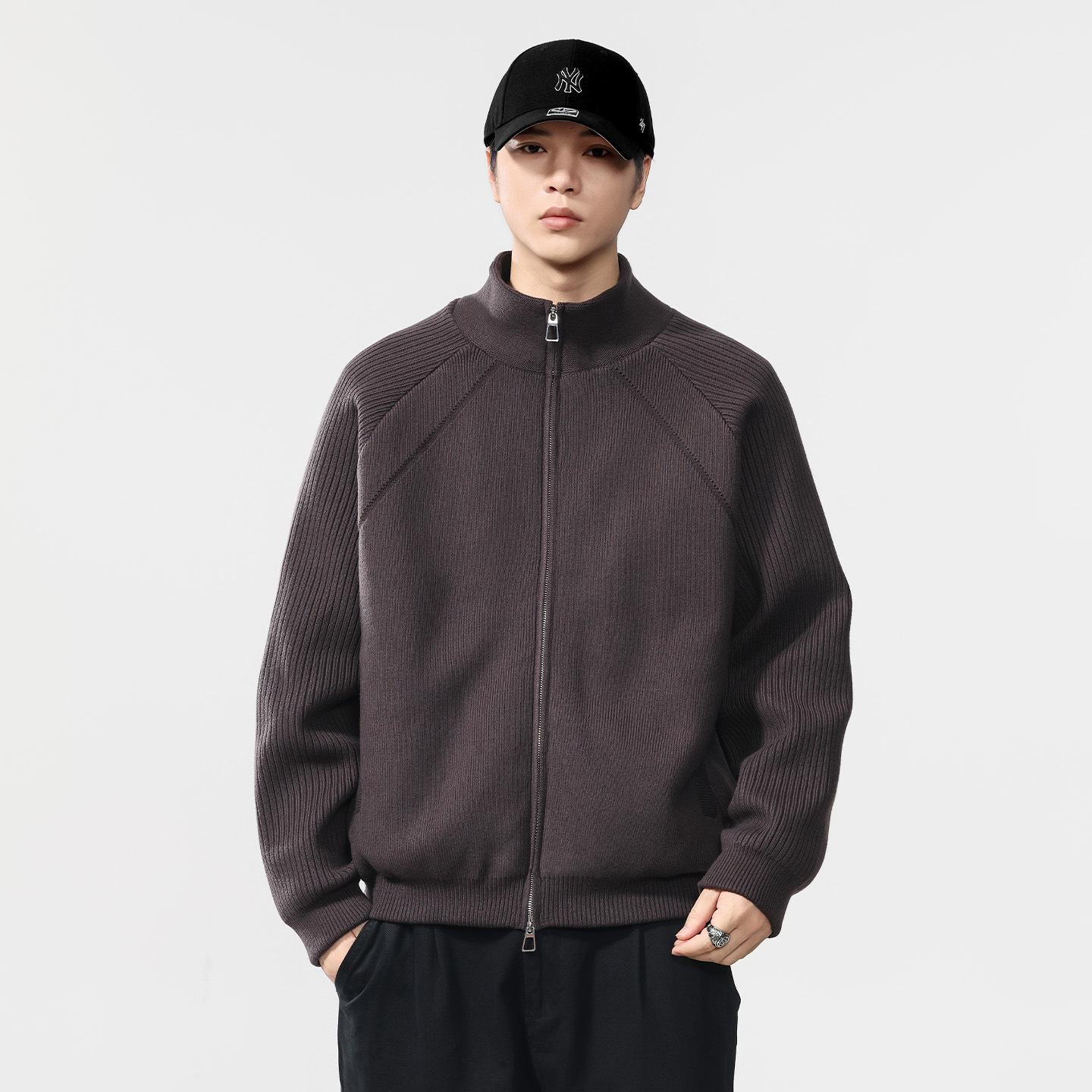 

American Retro White Duck Down Jacket: Autumn/Winter Stand-Collar Zipper, Slightly Loose & Comfortable Knit Sweater 2XL коричневий