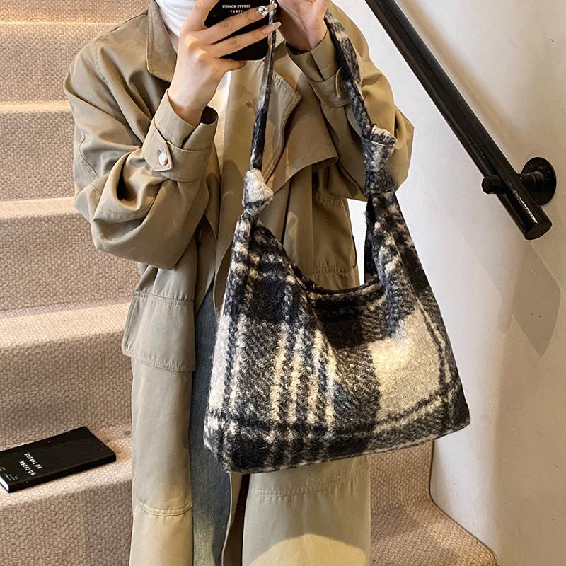 Ielgy Woolen Bag Large Capacity Autumn Winter Casual Leopard Print One Shoulder All-Match Class Commuter Tote Bag