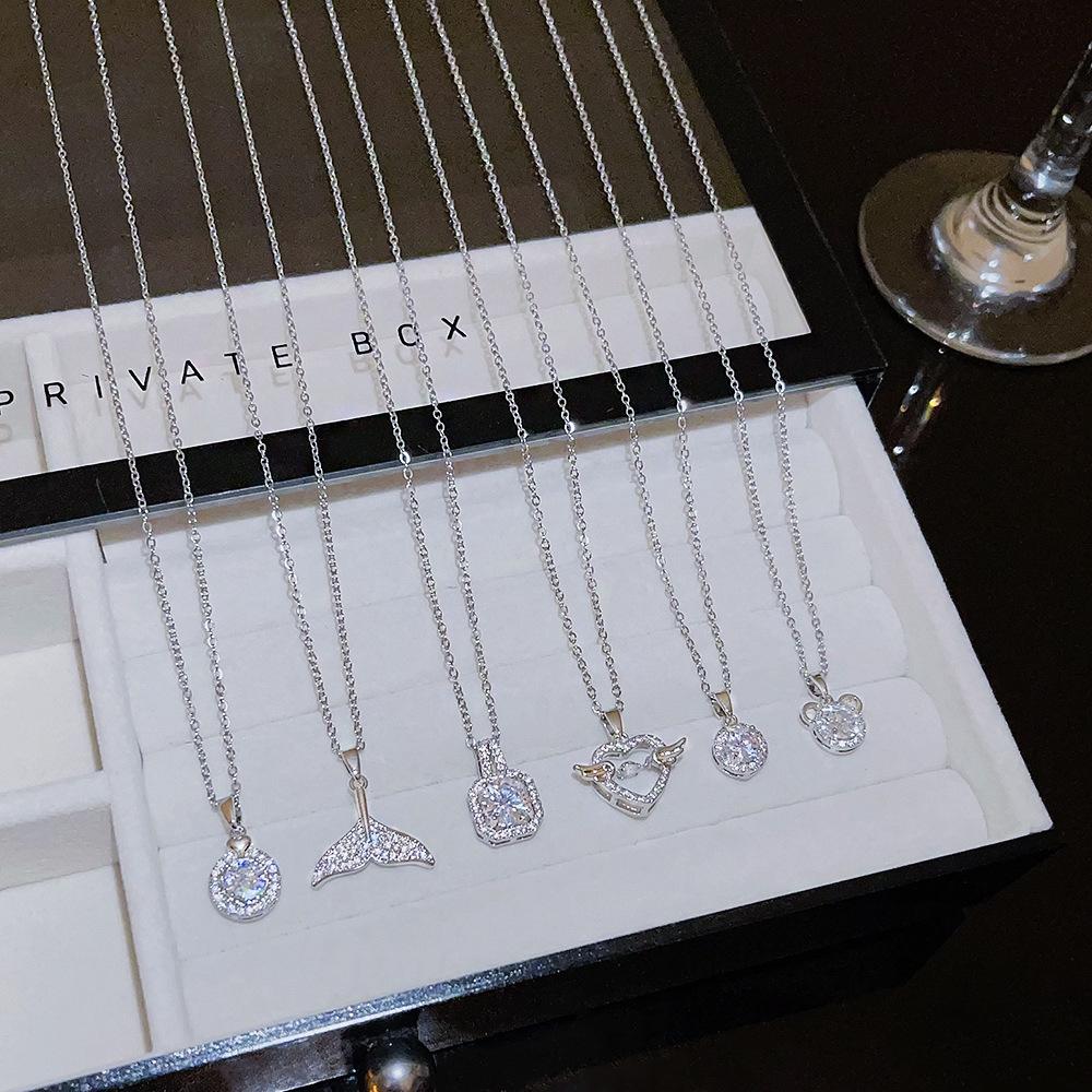 Fashion Light Luxury Titanium Steel Necklace Women'S High-End Pendant Sweet Temperament Collarbone Chain Does Not Fade Accessories