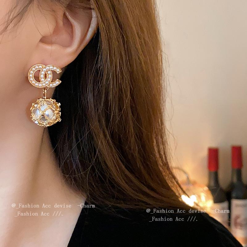 „Geometrische Ohrringe mit Silbernadel und Diamantperlen – High-End-Retro-Design“