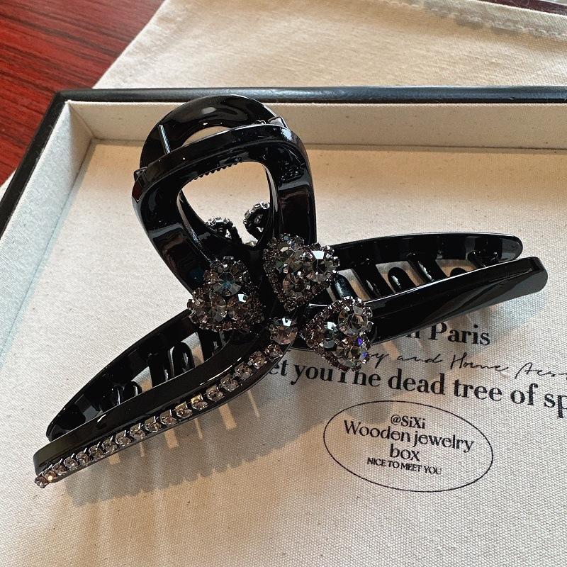 Shiny Crystal Three-leaf Flower Grab Clip, High-end Temperament, Versatile Love Hair Grab, Large Shark Clip.