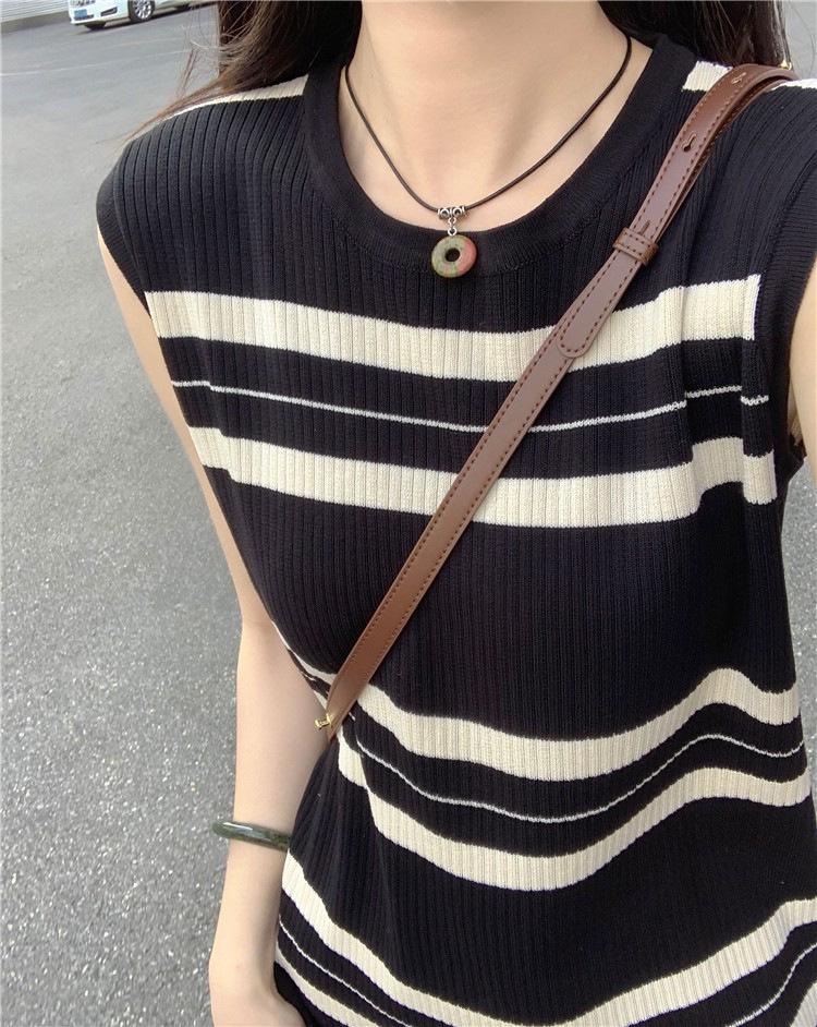 Neformální pruhované midi šaty bez rukávů z ledového hedvábí