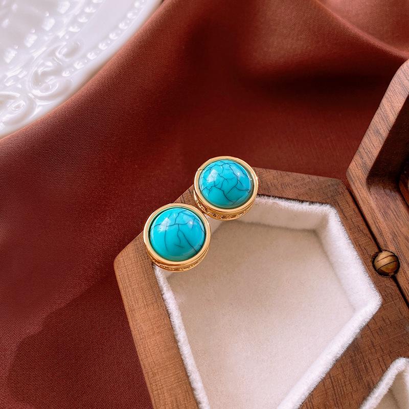 Retro Small Stone & Imitation Pearl Silver Stud Earrings - Fashionable, High-End, Simple Design for Women
