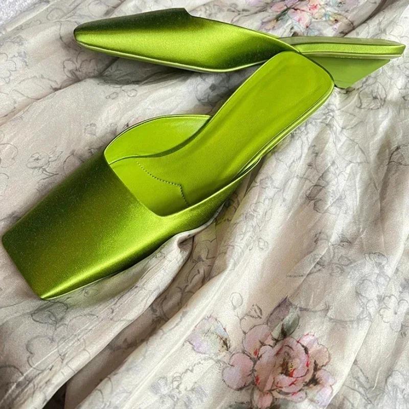 Fashion Elegant Satin Strange Style Low Heel Slide Sandals Women Comfortable Sexy Square Toe Slippers Summer Casual Designer Flip Flops
